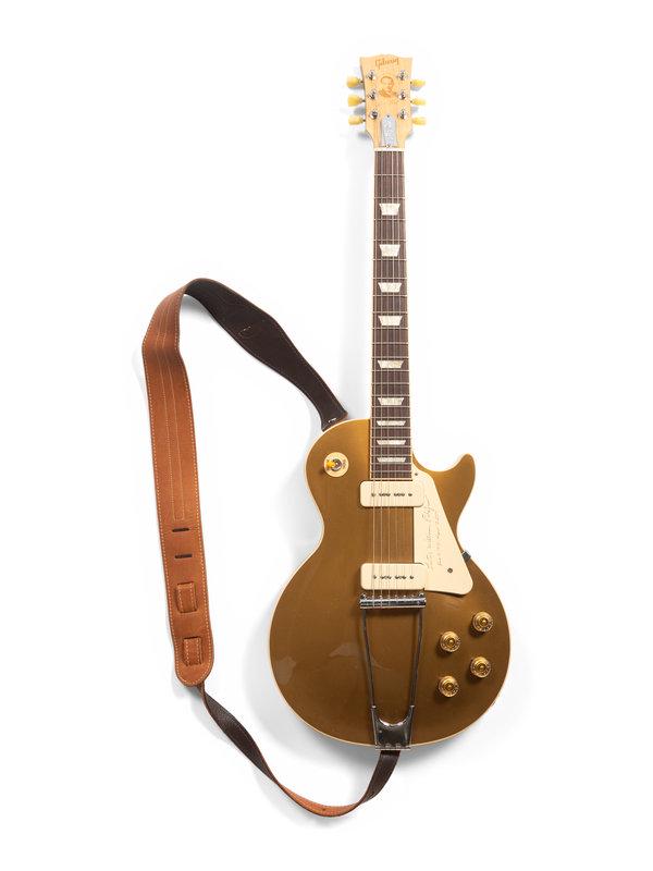 A Gibson Lester William Polsfuss Les Paul Gold Electric Guitar: A Gibson Lester William Polsfuss Les Paul Gold Electric Guitar 2013 serial number 111330481, with hard case. This lot is located in Chicago. Condition Condition report