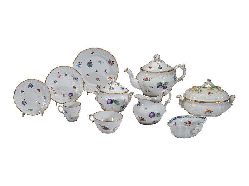 A Richard Ginori Parcel Gilt Porcelain Dessert Service: A Richard Ginori Parcel Gilt Porcelain Dessert Service 20th Century in the Italian Fruit pattern, comprising: 1 teapot 1 cream 1 sugar 2 lozenge-
