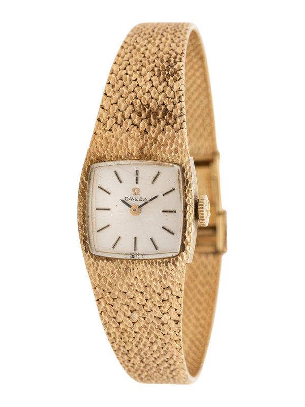 OMEGA, 14K YELLOW GOLD WATCH: OMEGA, 14K YELLOW GOLD WATCH Maker: Omega Case material: 14K yellow gold Dial: Silvered Movement: Manual wind