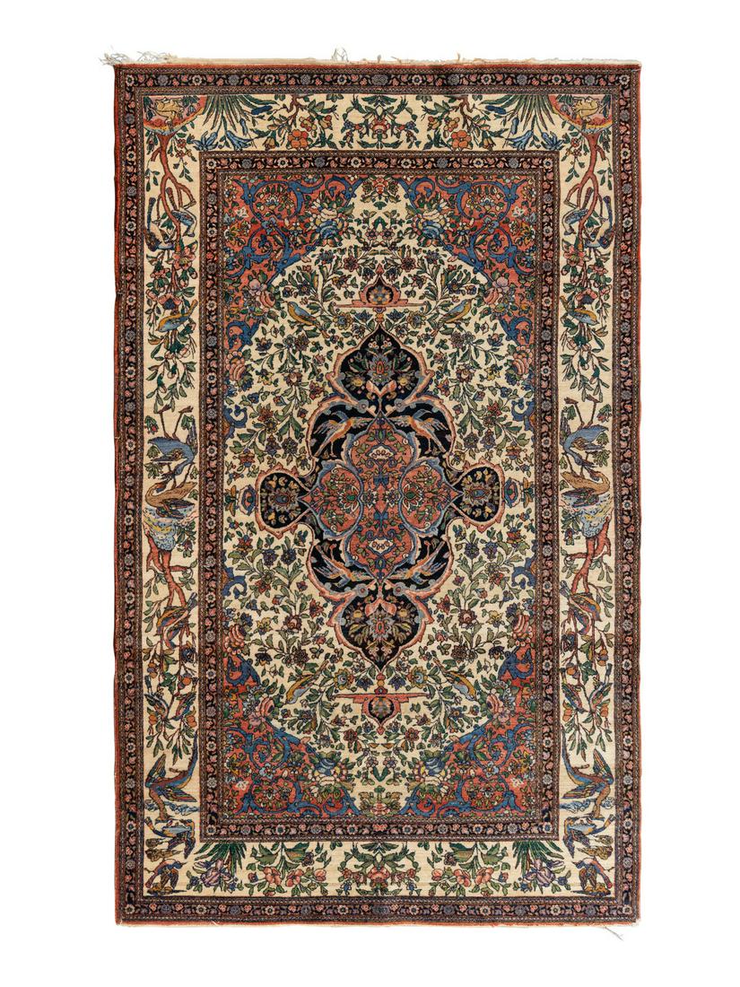 A Sarouk Wool Rug (1 of 4)
