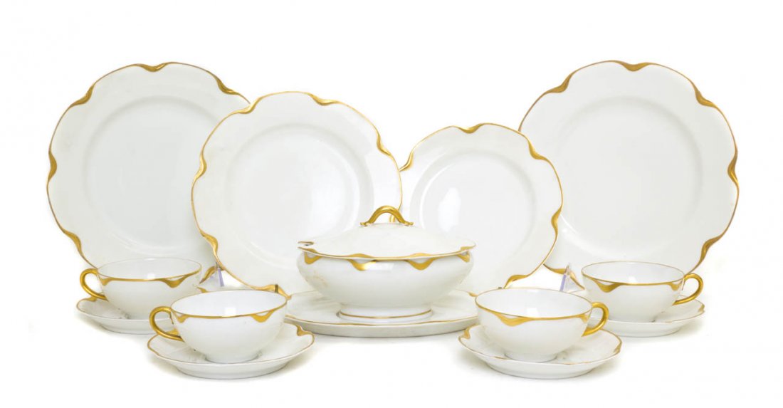 A Set of Limoges Haviland & Co. Dinnerware, Diame: A Set of Limoges Haviland & Co. Dinnerware, comprising 13 dinner plates, 12 luncheon plates, 11 salad plates, 11 bread plates, 12 fingerbowls, 12 saucers, 12 teacups and one gravy, all having gilt dec