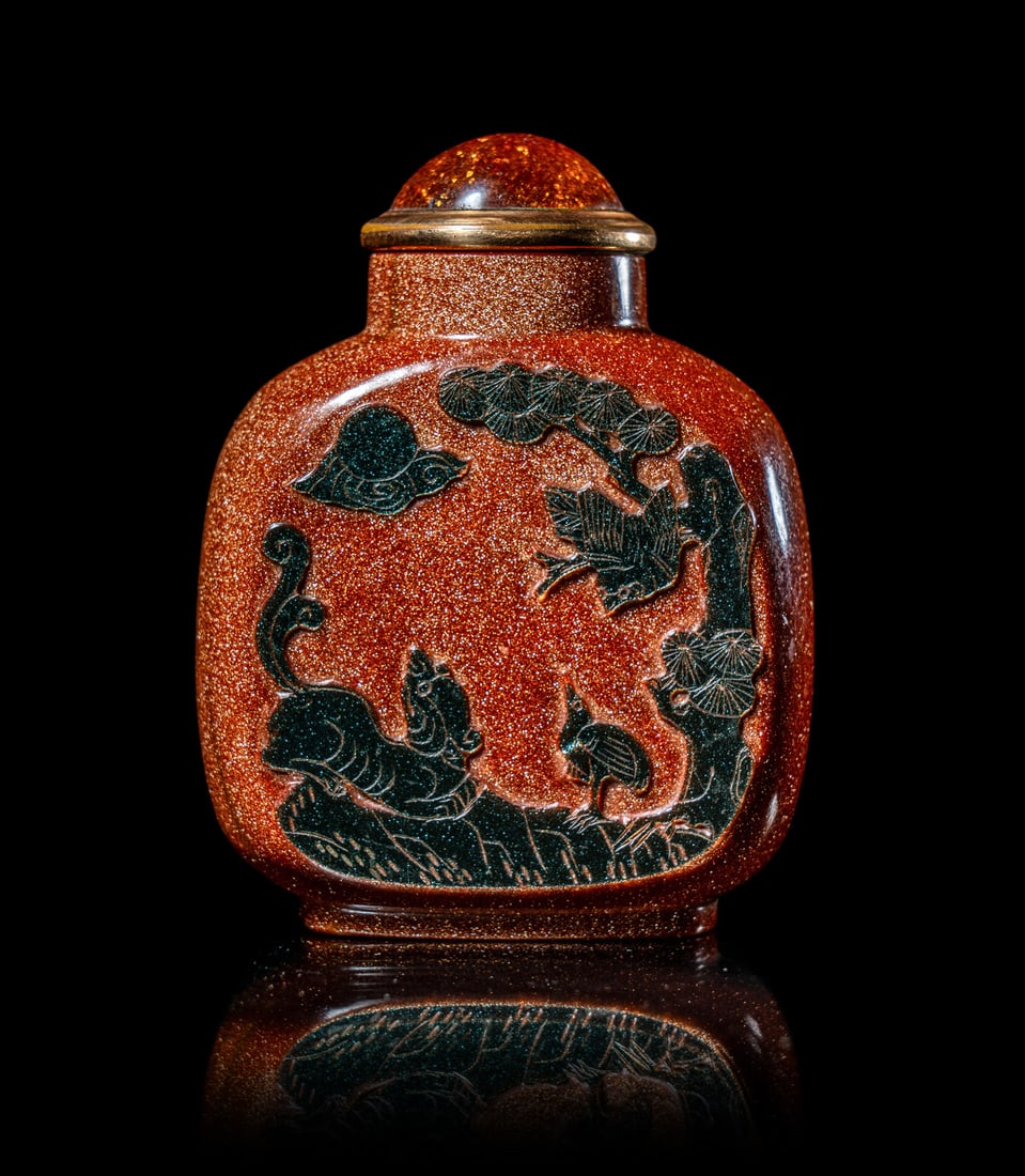 A Chinese Dark Green Overlay Aventurine Glass Snuff Bottle (1 of 7)