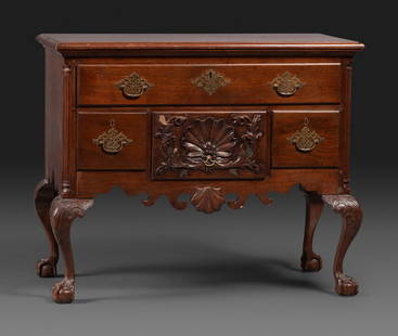 A Chippendale Style Shell Carved Mahogany Claw-and-Ball Foot Dressing Table: A Chippendale Style Shell Carved Mahogany Claw-and-Ball Foot Dressing Table In the Philadelphia taste, 20th Century Height 32 x width 38 1/2 x depth 21 inches. This lot is located in Cincinnati.