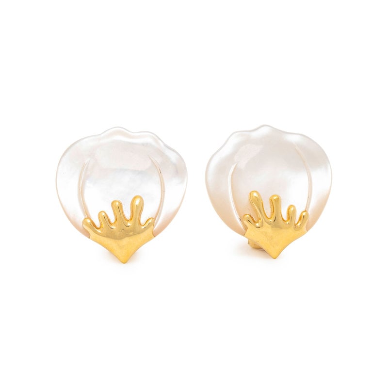 TIFFANY & CO., ANGELA CUMMINGS, YELLOW GOLD AND MOTHER-OF-PEARL PETAL EARCLIPS: TIFFANY & CO., ANGELA CUMMINGS, YELLOW GOLD AND MOTHER-OF-PEARL PETAL EARCLIPS Posts with clip backs. 18K yellow gold. 1 inch long.Stamp: TIFFANY&CO. HONG KONG (Angela Cummings maker's mark) 7
