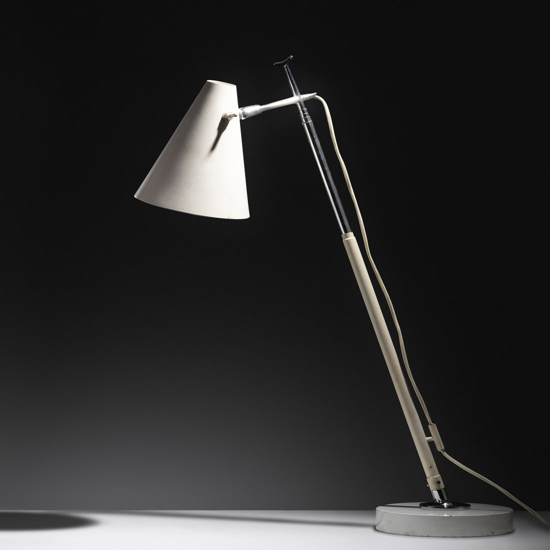 Giuseppe Ostuni (1907-1994) Telescoping Table / Floor Lamp, model 201 Oluce, Italy (1 of 2)