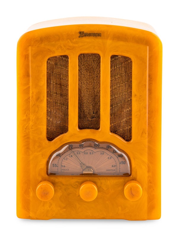 An Emerson AU190 Cathedral Radio (1 of 4)