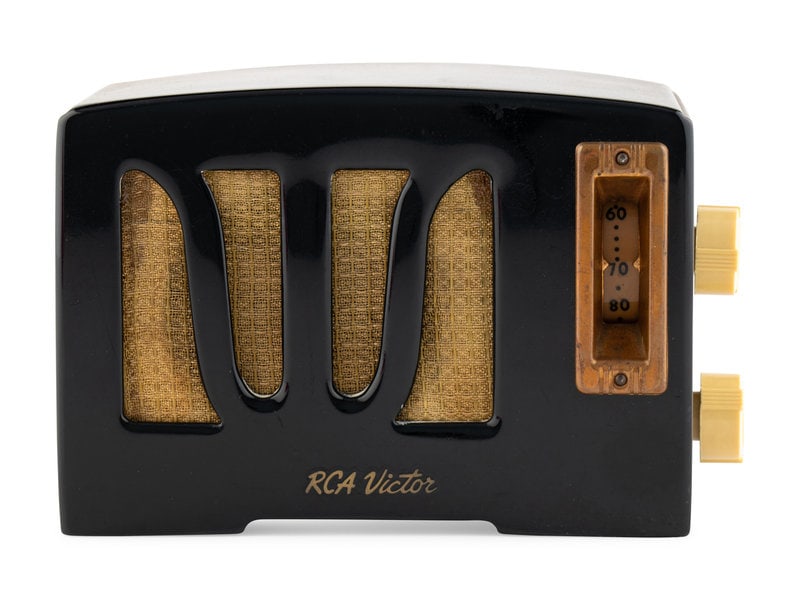An RCA RX350 Radio (1 of 4)