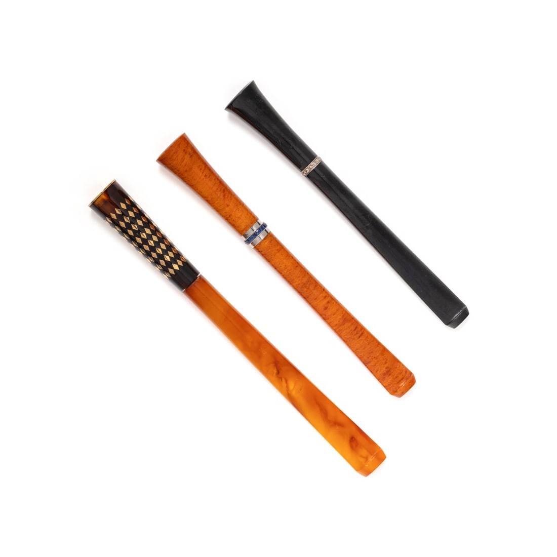 A COLLECTION OF CIGARETTE HOLDERS (1 of 2)