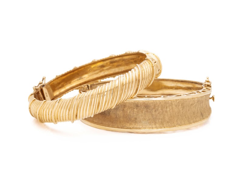 COLLECTION OF YELLOW GOLD BANGLE BRACELETS (1 of 3)