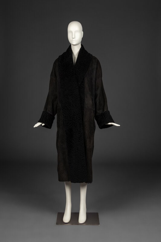Gianni Versace Shearling Coat, 1980s: Gianni Versace Shearling Coat, 1980s Alicia Simeran was born in Mendoza, in the heart of Argentina’s wine country. While attending Catholic school, Alicia’s mother helped her construct a