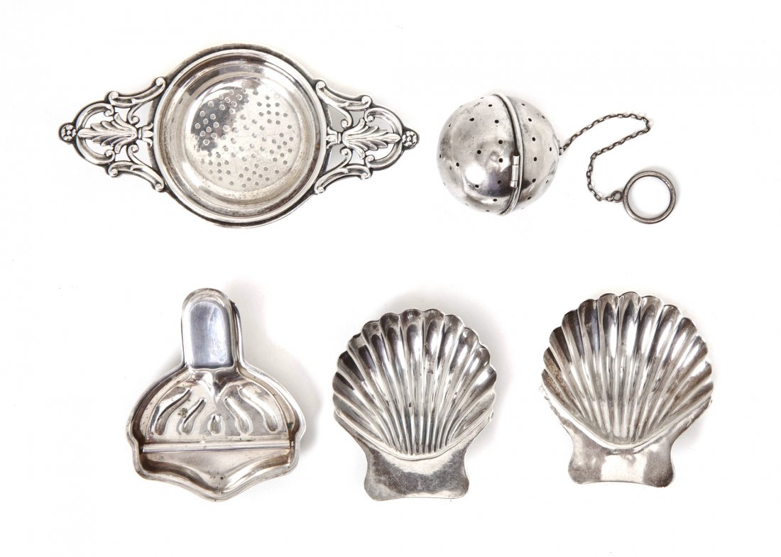 A Group of American Sterling Silver Articles, Widt: A Group of American Sterling Silver Articles, comprising a pair of Mexican nut scoops of shell form, an American tea strainer and tea ball, together with a silverplate ash receiver; approximate total