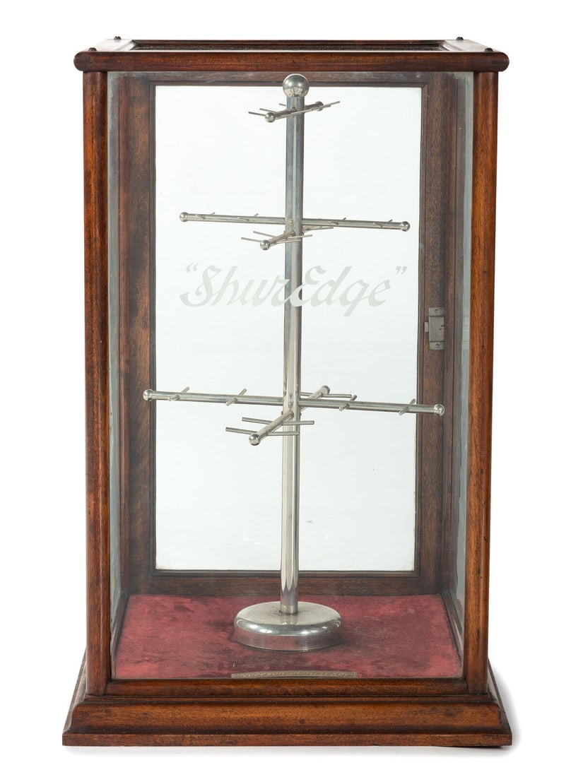 A 'Shuredge' Countertop Display Case (1 of 4)