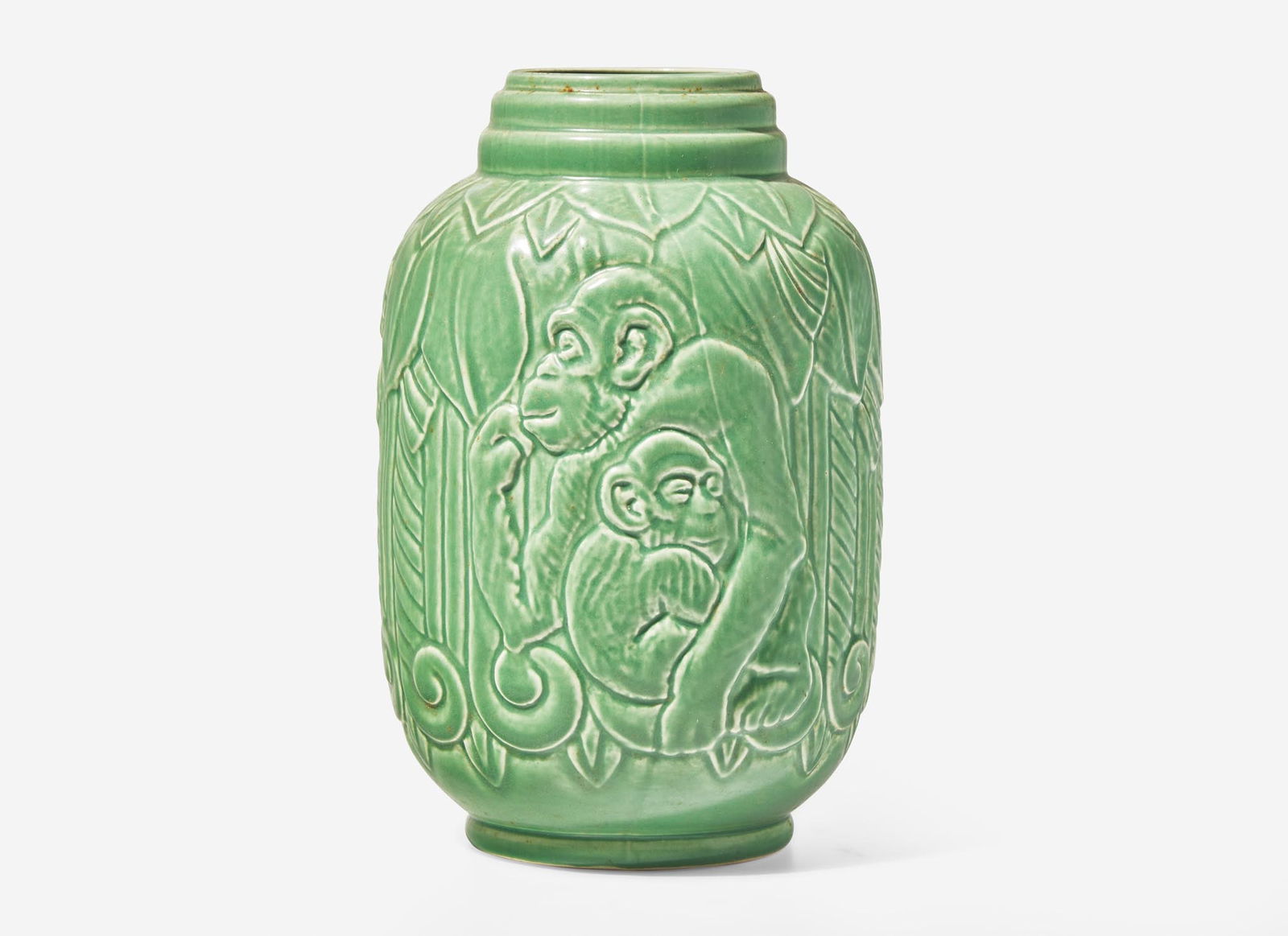 A Wedgwood Queensware Vase, UK, 1932 (1 of 3)