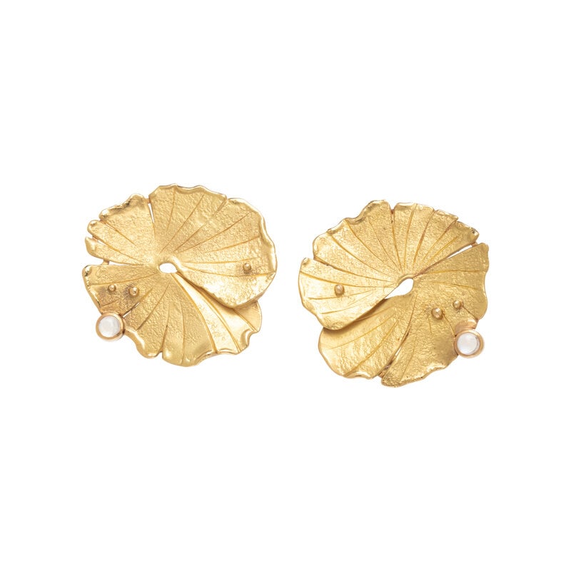 YELLOW GOLD AND MOONSTONE LILY PAD EARCLIPS: YELLOW GOLD AND MOONSTONE LILY PAD EARCLIPS Round cabochon moonstones, posts with clip backs. 18 karat yellow gold. 1 inch long. Stamp: 18K (maker's mark). Gross weight: 7.10 dwt. <
