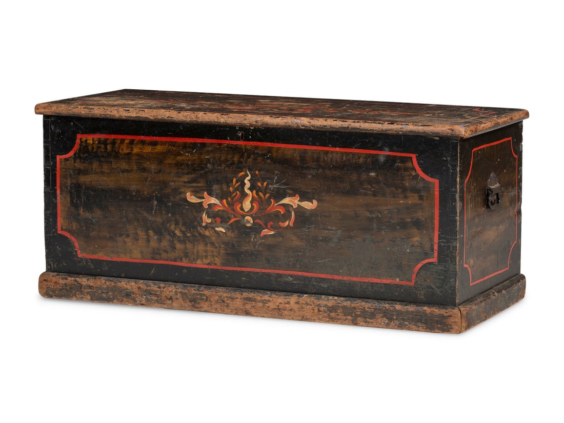 A Country Classical Grain Paint Decorated Poplar Blanket Chest (1 of 7)