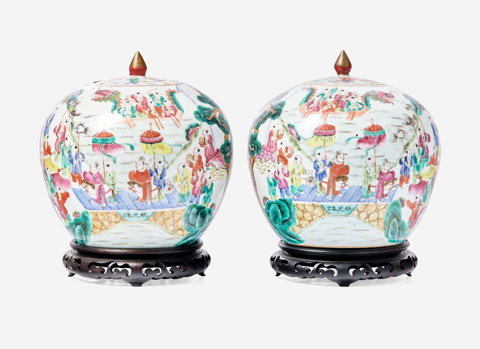 A pair of Chinese Export porcelain Rose Mandarin covered jars, probably 19th century (1 of 4)