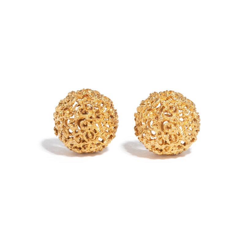 VAN CLEEF & ARPELS, YELLOW GOLD CLIP EARRINGS (1 of 2)