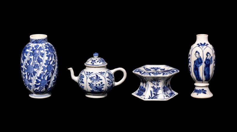 Four Small Chinese Export Blue and White Porcelain Articles (1 of 4)