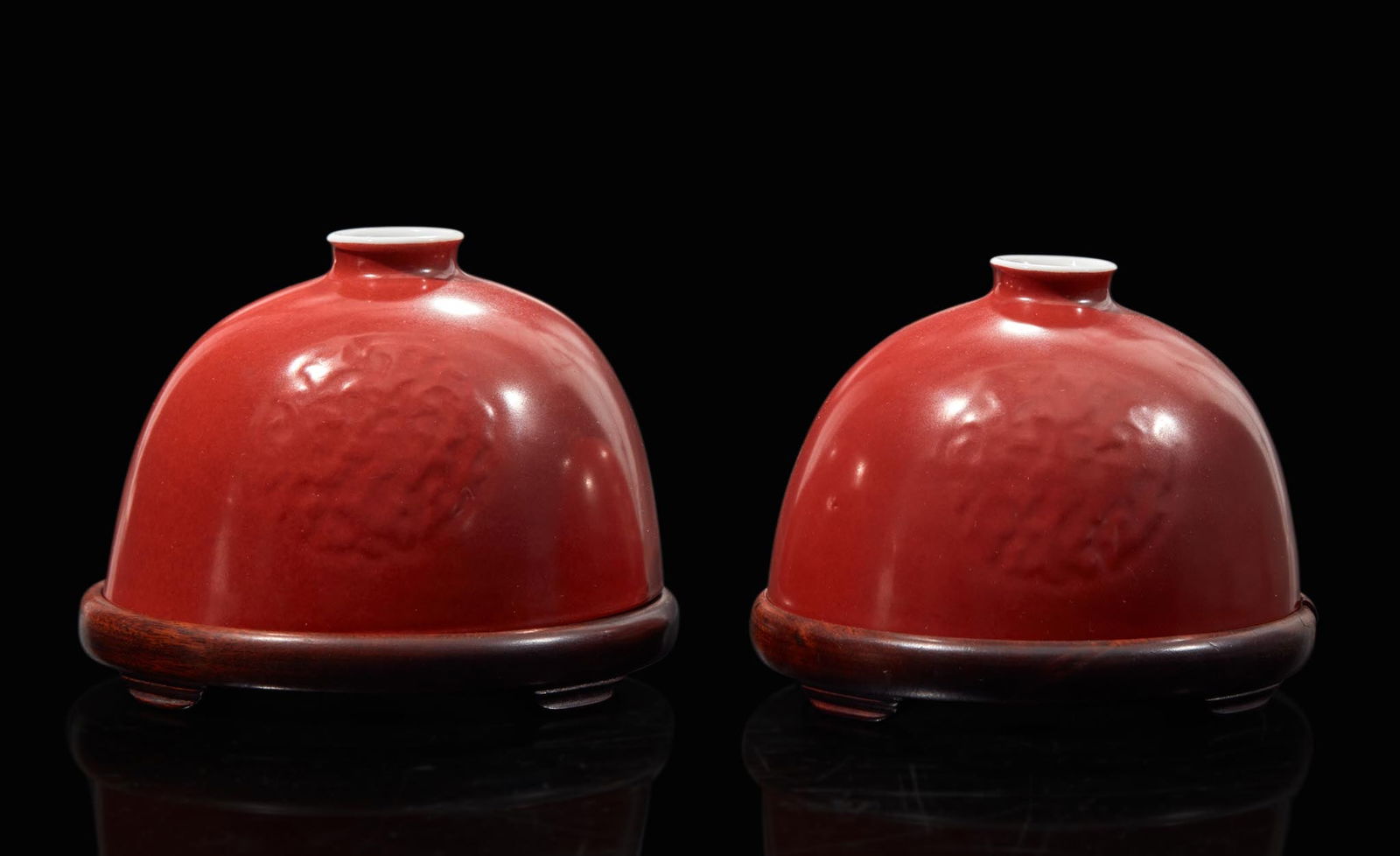 A pair of Chinese iron-red enameled water coupes with hardwood bases 礬紅太白 (1 of 2)
