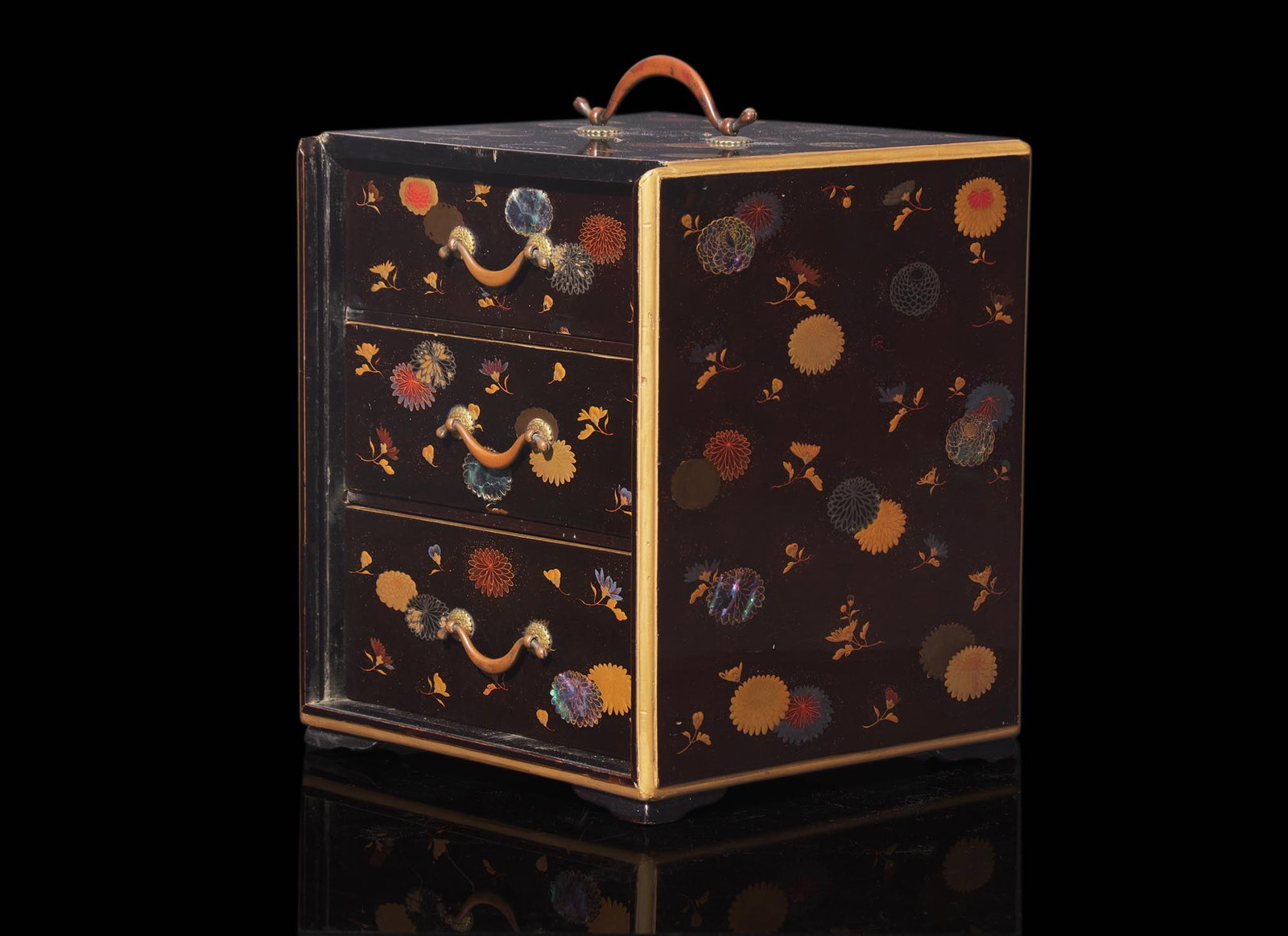 A Japanese small lacquer casket, Edo to early Meiji period 日本蒔繪小 (1 of 3)