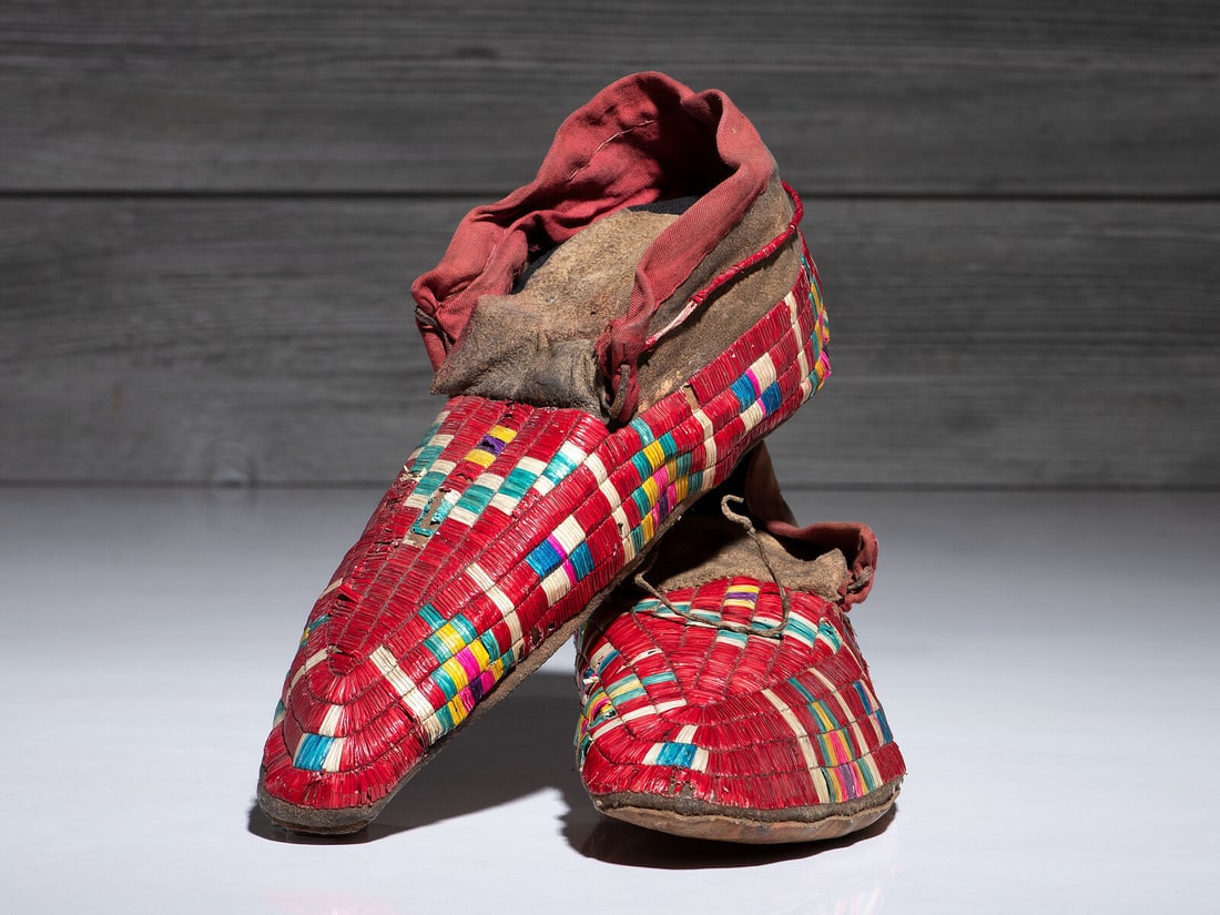 Sioux Quilled Hide Moccasins (1 of 4)