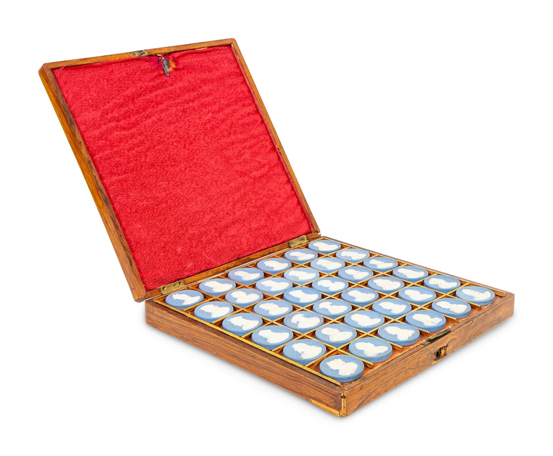 A Cased Set of Wedgwood  Jasperware Portrait Medallions, Sovereigns of England (1 of 5)