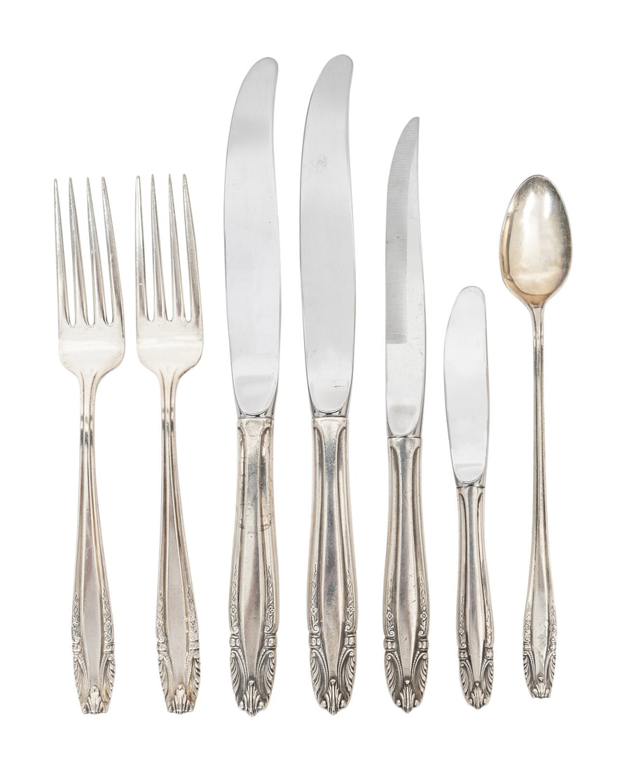 A Wallace Silversmiths Sterling Silver Part Flatware Service: A Wallace Silversmiths Sterling Silver Part Flatware Service 20th Century In the Stradivari pattern, comprising ; 13 dinner forks 3 salad forks 8 iced tea spoons 3 teaspoons 1 tablespoon 14 dinner kni