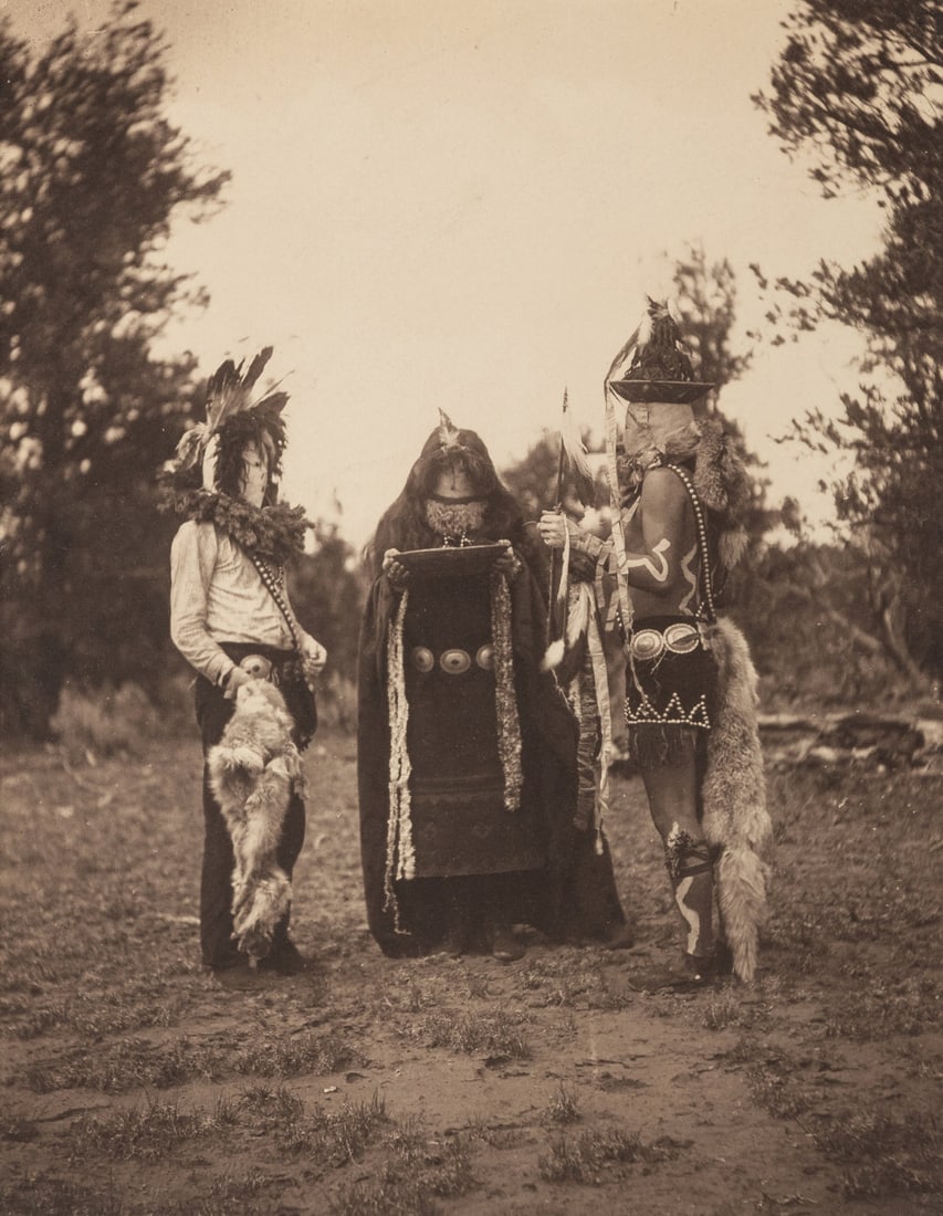 CURTIS, Edward S., photographer (1868-1952). Haschelti, Haschebaad, Zahadolzha – Navajo, 1904. (1 of 3)