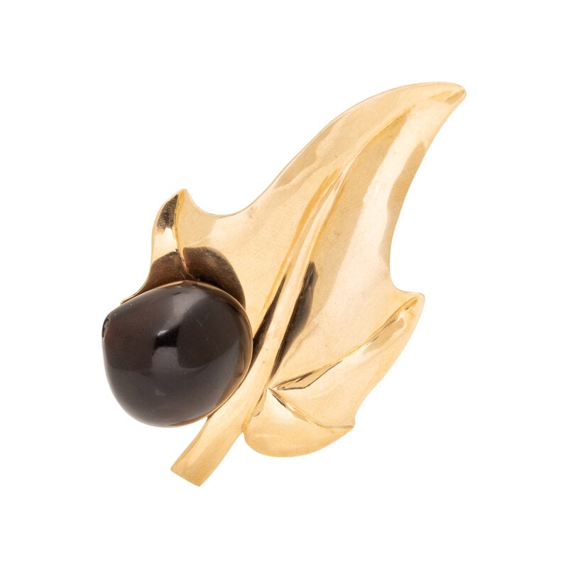 GUMPS, YELLOW GOLD AND KUKUI NUT BROOCH (1 of 2)