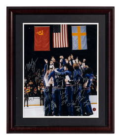 A 1980 United States Olympic Hockey Team Miracle on Ice Signed Autograph Photo (Beckett Authenticati (1 of 4)