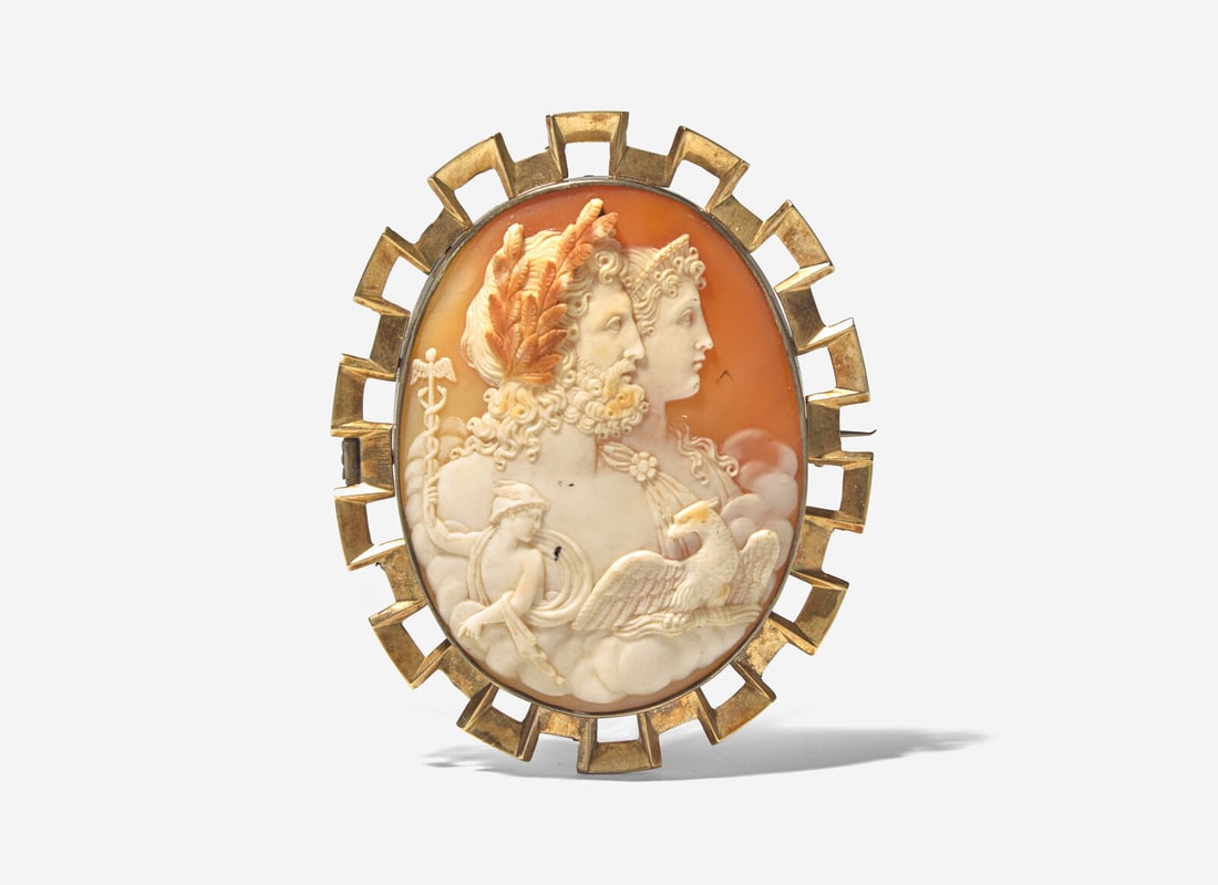 A Shell Cameo Brooch (1 of 4)