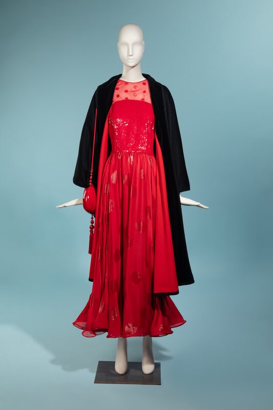 Geoffrey Beene Polka-Dot Chiffon Gown and Raphel Sanchez Evening Bag (1 of 10)