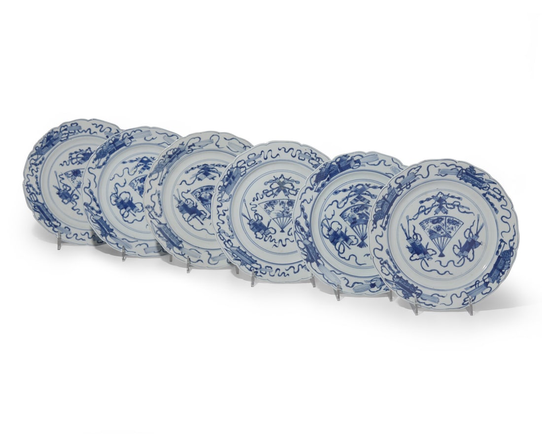 A set of six Chinese Export porcelain blue and white dinner plates, 18th century (1 of 4)