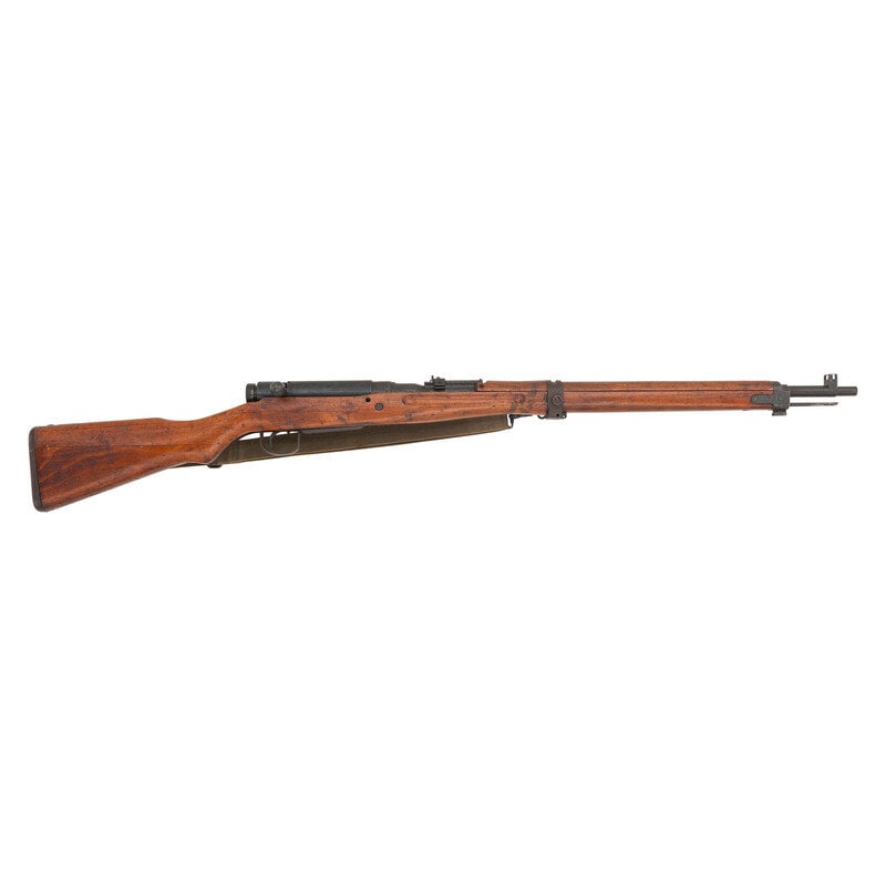 **Japanese Type 99 Arisaka Rifle with Full Mum: **Japanese Type 99 Arisaka Rifle with Full Mum WWII 7.7x58mm Arisaka. 26" barrel length. SN: 98333. Blued military finish. Hardwood stock has a plain semi pistol grip and forearm, with grasping groove