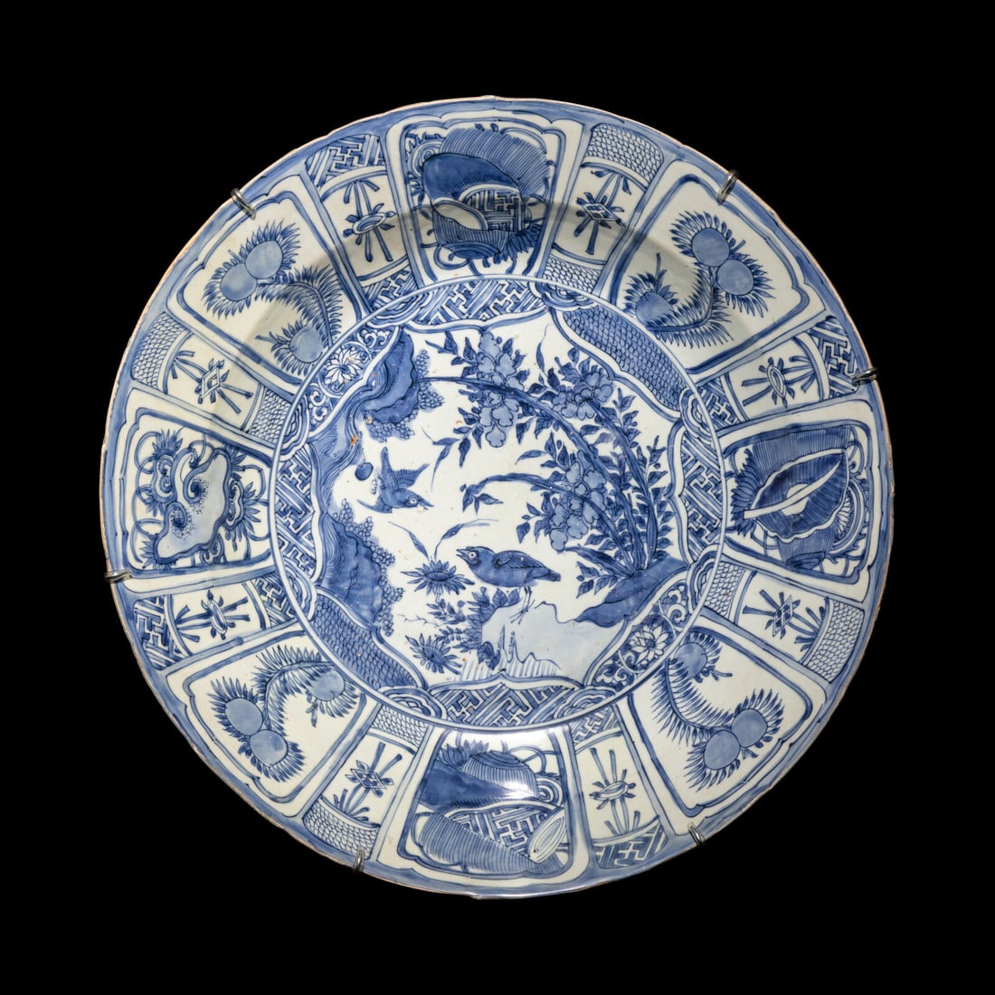 A Large Chinese Export Blue and White 'Kraak' Porcelain Charger, Ming Dynasty  明 外 (1 of 3)