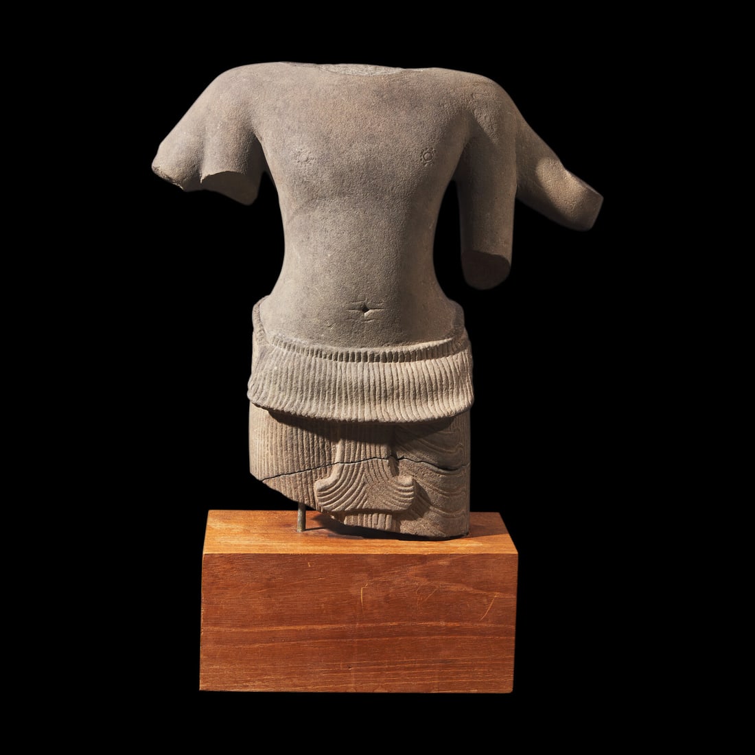 A Khmer Carved Grey Sandstone Torso of Lokesvara, 10th-First Half 12th Century 十世: A Khmer Carved Grey Sandstone Torso of Lokesvara, 10th-First Half 12th Century 十世紀上半葉至十二世紀 高棉石造