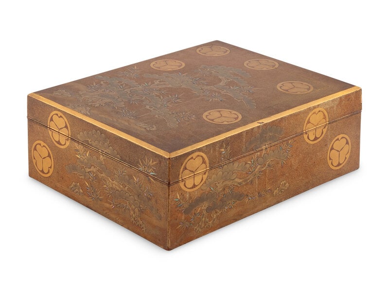 A Large Japanese Gold Lacquer Stationary Covered Box, Bunko (1 of 2)