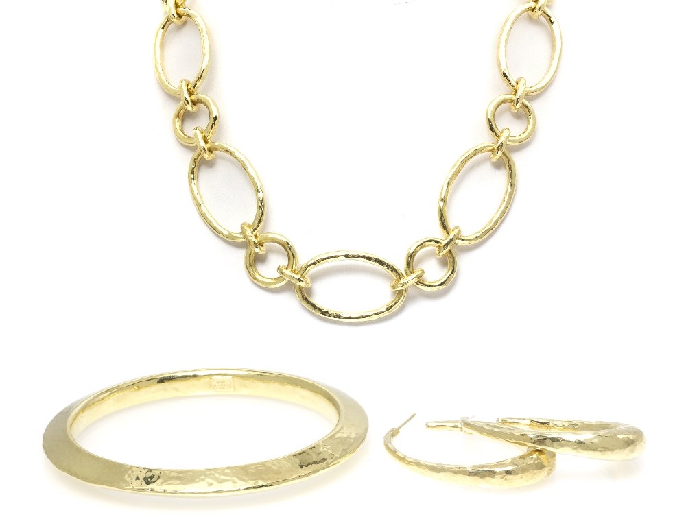 A Set of 18 Karat Yellow Gold Hammered Texture Jew: A Set of 18 Karat Yellow Gold Hammered Texture Jewelry, Ippolita, in hollowform designs, consisting of a knife edge bangle bracelet, a pair of oval hoop earrings and a link necklace. Stamp: IPPOLITA 1