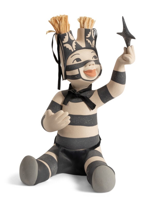 Kathleen Wall (Jemez, b. 1973) Pottery Koshare Holding a Star: Kathleen Wall (Jemez, b. 1973) Pottery Koshare Holding a Star signed on hip height 13-1/2 inches x width 12 inches x depth 9-1/2 inches This lot is located in Scottsdale. Privat