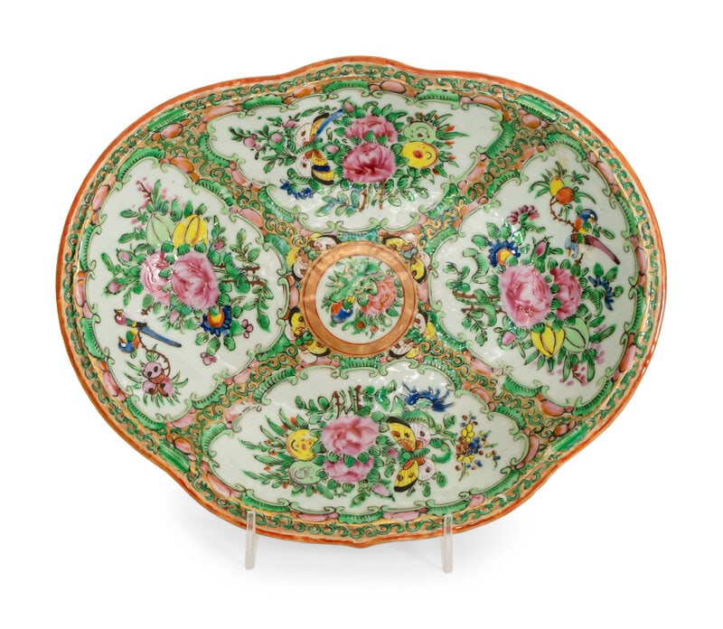 A Chinese Export Rose Medallion Dish (1 of 3)