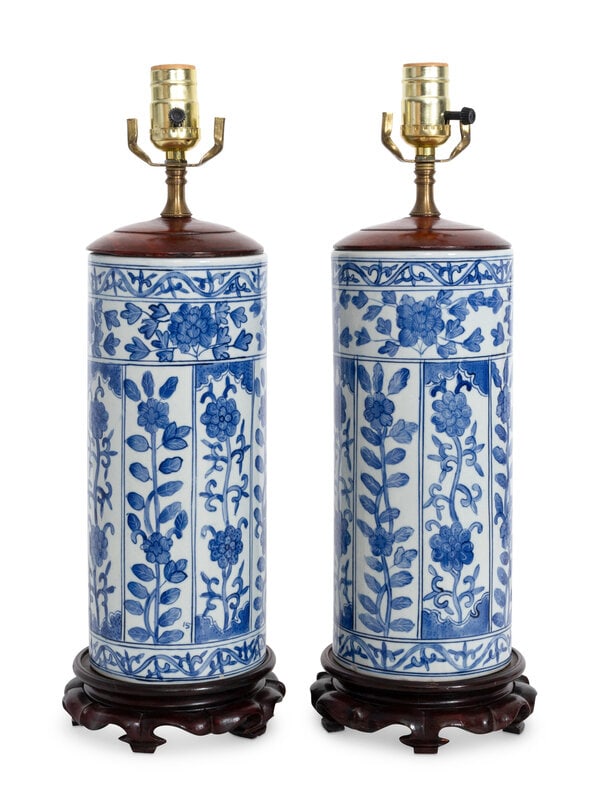 A Pair of Chinese Export Blue and White Porcelain Hat Stands  (1 of 2)