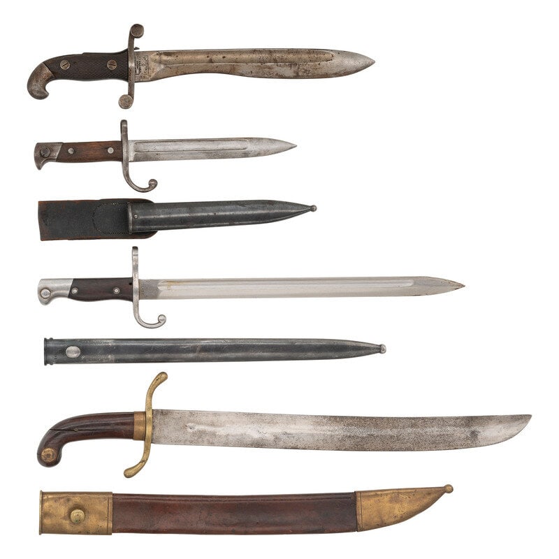 Lot of Four South American and Spanish Bayonets and Machetes: Lot of Four South American and Spanish Bayonets and Machetes 1) Spanish Modelo 1907 Artillery Bolo Machete. 11.625" bolo blade, 16.875" overall. Checkered wood grips, scabbard retention latch. No scab