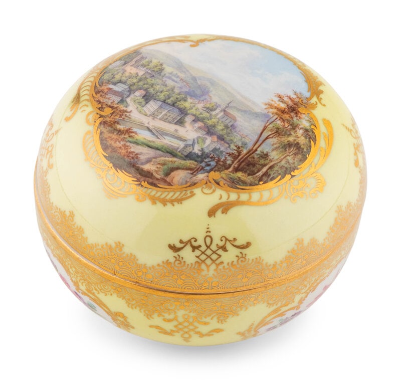 A Meissen Porcelain Covered Box (1 of 2)