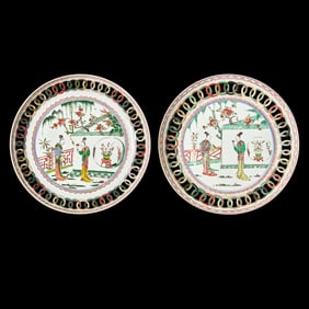 A Pair of Chinese Export Famille Verte 'Lady' Plates, Kangxi Period 清康熙 五