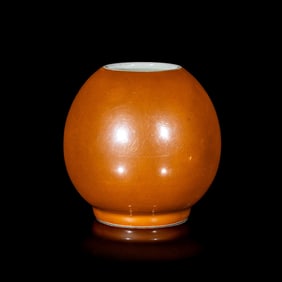 A Chinese Persimmon Glazed Porcelain Coupe, Qianlong Period 清乾隆 紫金