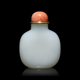 A Large Chinese White Jade Snuff Bottle, 18th/19th Century 清中期 白玉