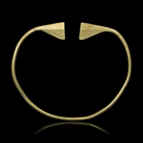 A Chinese Gold Jue-Form Ornament, Possibly Late Shang-Western Zhou 或爲晚商