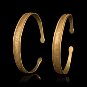 A Pair of Chinese Gold Bracelets, Qianzhuo, Liao Dynasty 遼 蛇首魚子