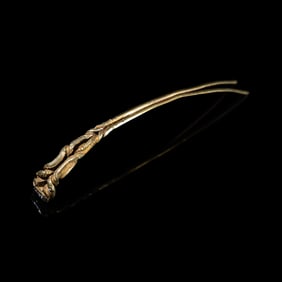 A Chinese Gold Hairpin, Chai, Yuan Dynasty 元 金螭虎釵