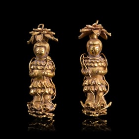 A Pair of Chinese Gold 'Lady Mao' Immortal Earring Pendants, Erzhui, Ming Dynasty 明 金